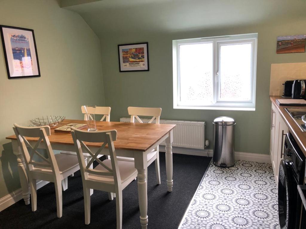 Bare Village Holiday Apartment Morecambe Esterno foto